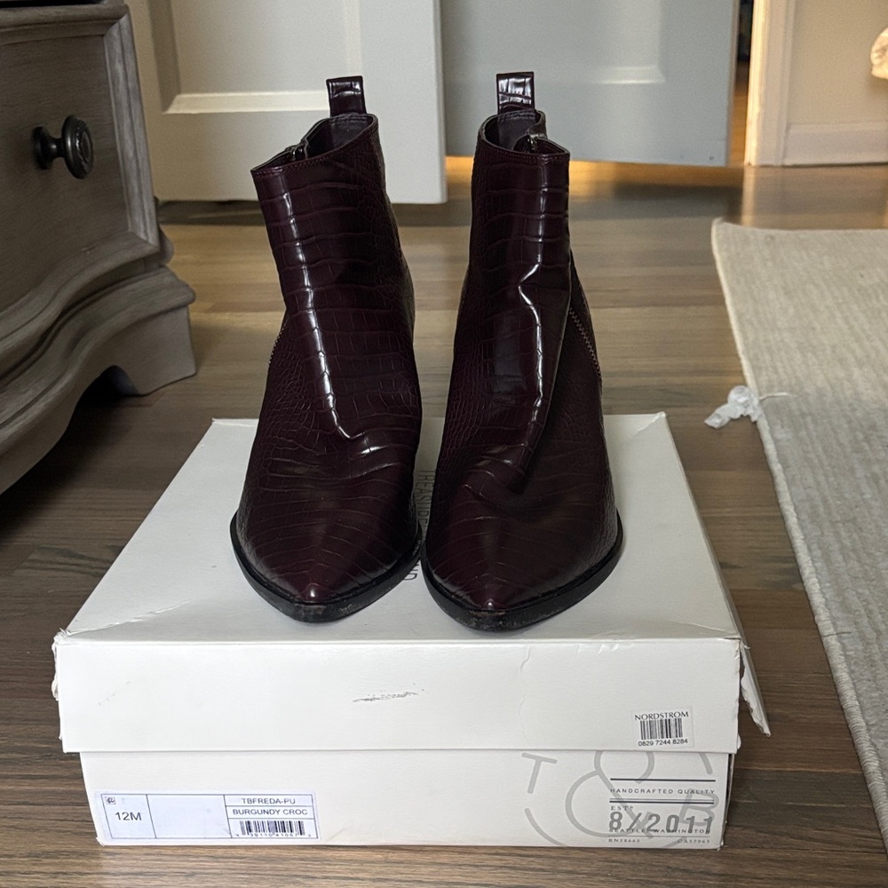 Women's Treasure & Bond Burgundy Croc-Embossed Pointed Toe Ankle Boots
